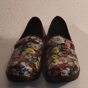 Floral Women's Loafers 9 Medium